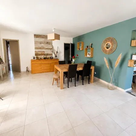 Maison Familiale Avec Studio, Climatisation Et Grand Jardin A Villa