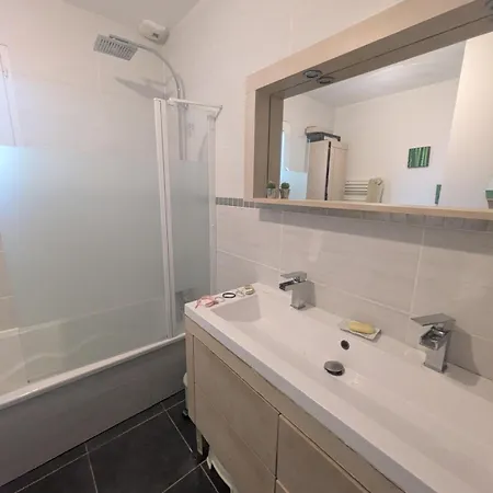 Maison Familiale Avec Studio, Climatisation Et Grand Jardin A