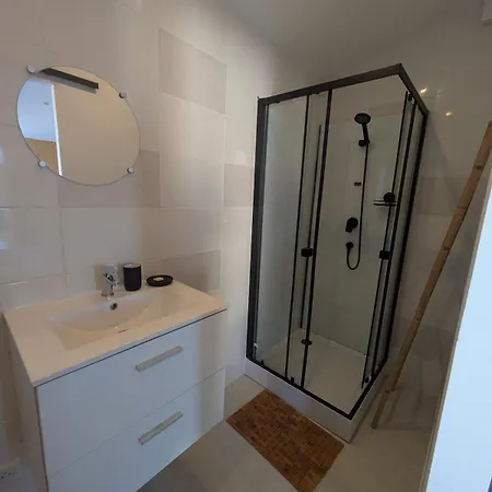 Maison Familiale Avec Studio, Climatisation Et Grand Jardin A Villa *