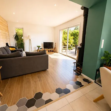Maison Familiale Avec Studio, Climatisation Et Grand Jardin A Villa *