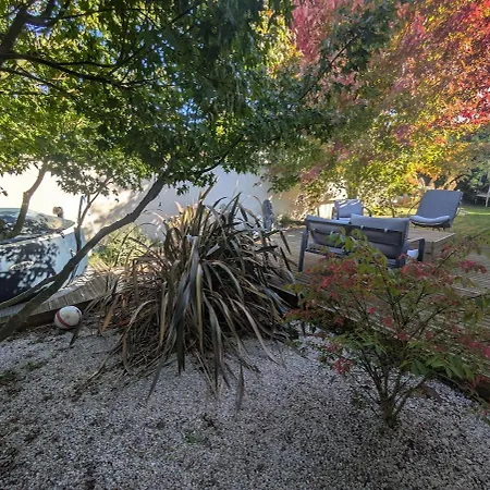 Maison Familiale Avec Studio, Climatisation Et Grand Jardin A *