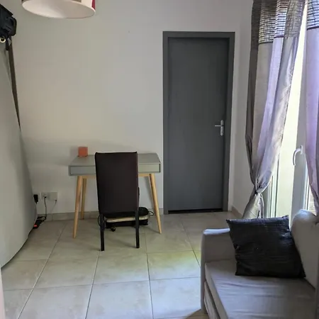 Maison Familiale Avec Studio, Climatisation Et Grand Jardin A Villa *